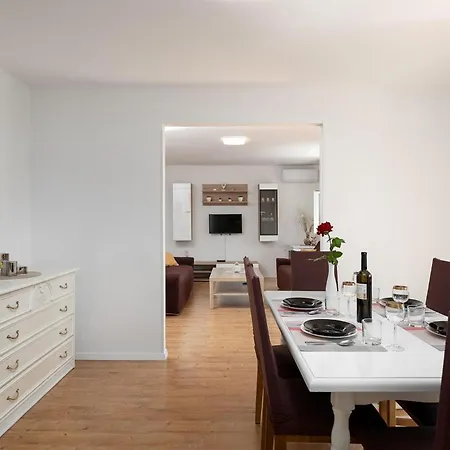 Vikendica App Laura *