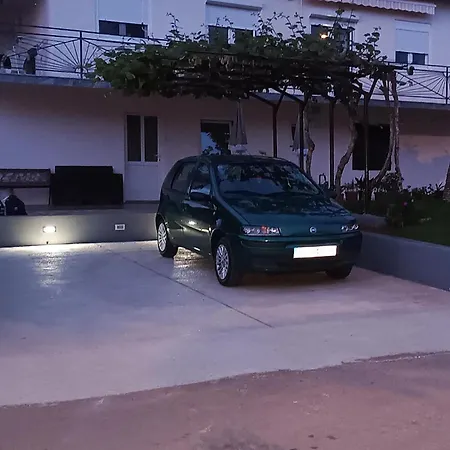 Vikendica App Laura *