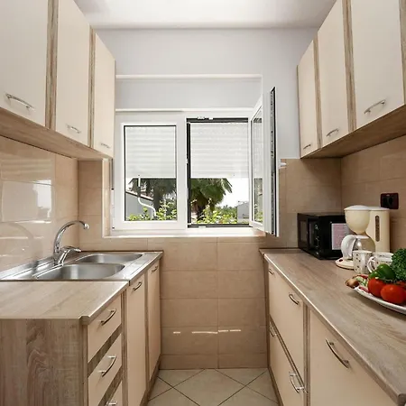 App Laura Holiday home Porec