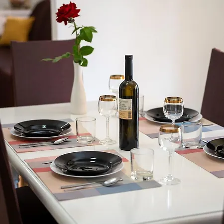 App Laura Vakantiehuis Poreč